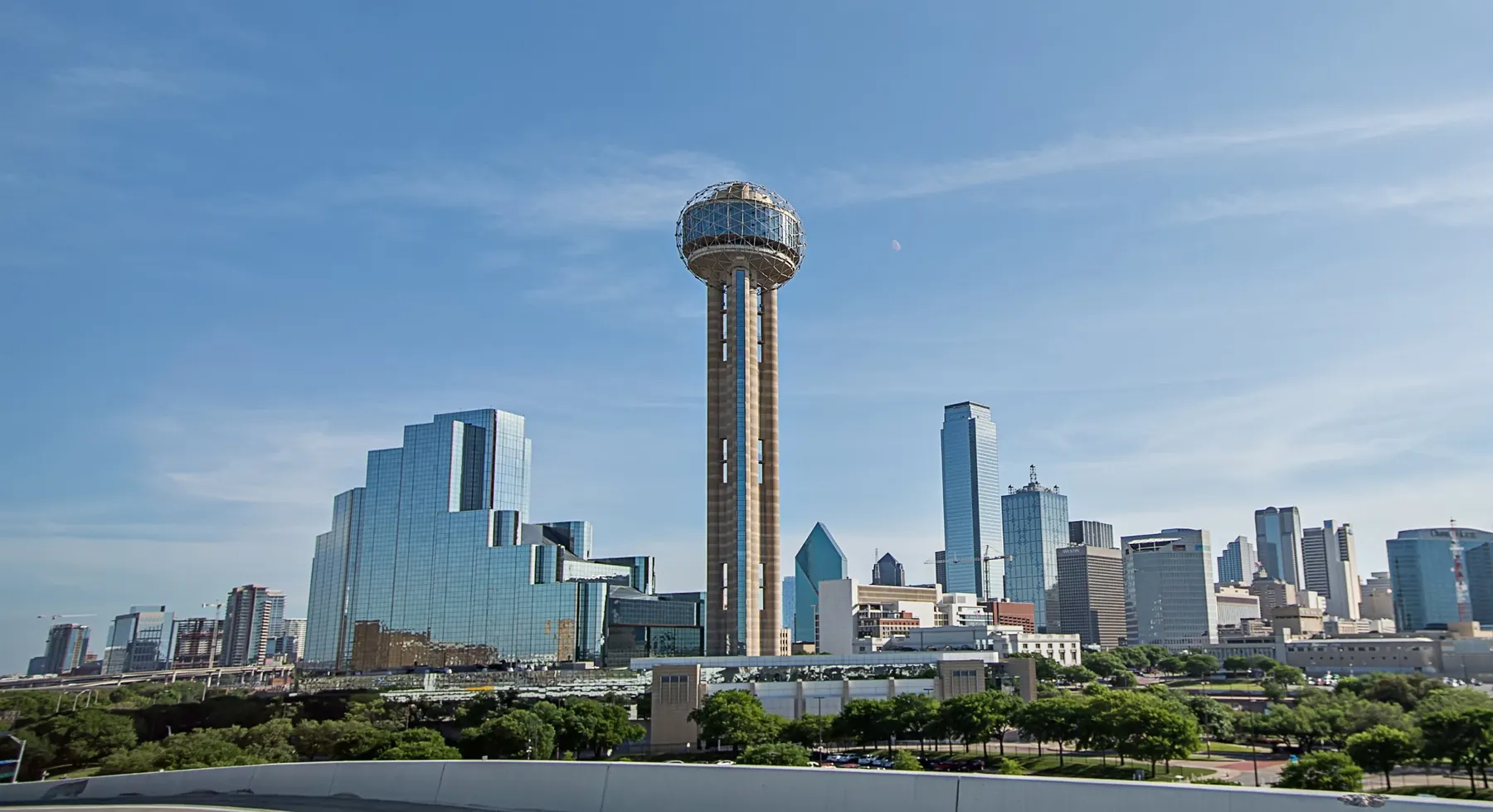 Dallas skyline with Reunion Tower